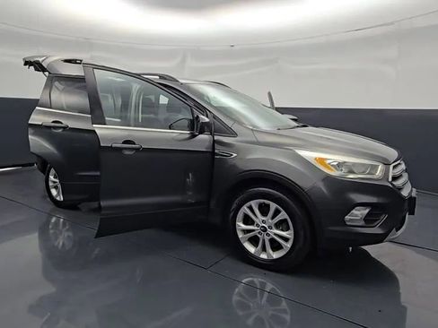 Used 2017 Ford Escape SE w/ SE Leather Comfort Package AWD/4WD image 30