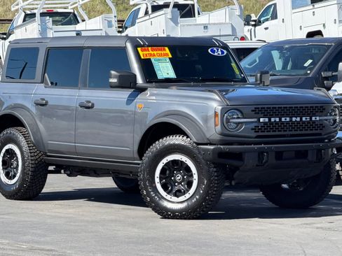 Used 2024 Ford Bronco Badlands image 2