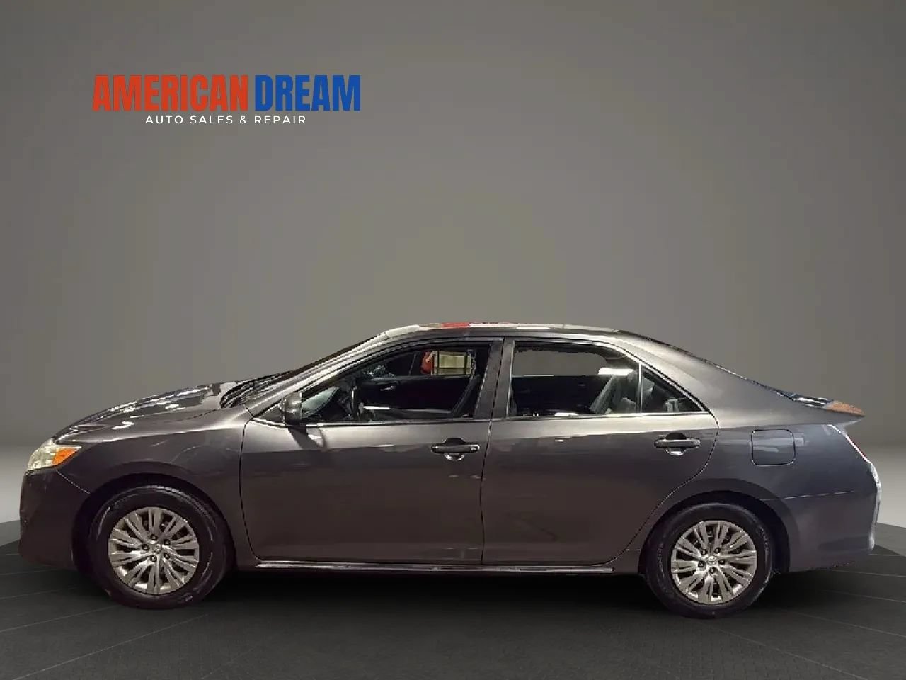 Used 2014 Toyota Camry LE FWD image 2