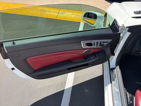 Used 2015 Mercedes-Benz SLK 250 image 9