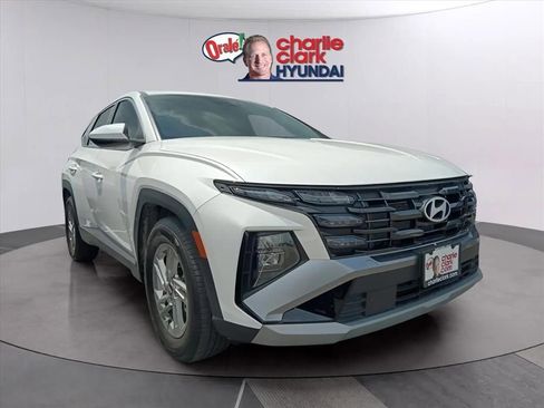 Used 2025 Hyundai Tucson SE FWD image 4