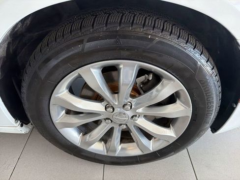 Used 2018 Chrysler 300 Limited AWD/4WD image 14