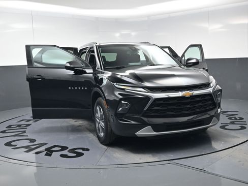 Certified 2024 Chevrolet Blazer LT w/ Convenience Package image 22