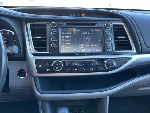 Used 2018 Toyota Highlander XLE image 26
