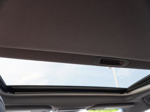 Used 2021 Toyota Avalon XLE image 13