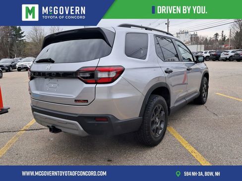 Used 2025 Honda Pilot TrailSport image 3