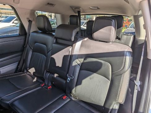 Used 2023 Nissan Pathfinder SL image 18