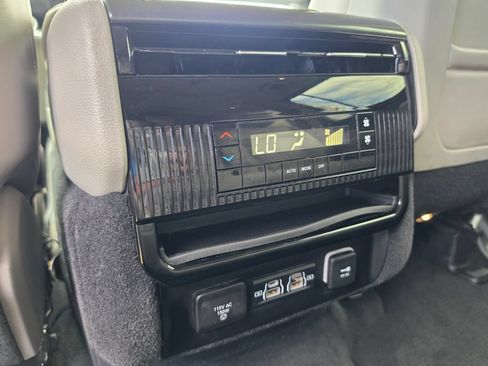 Used 2022 Jeep Wagoneer Series I AWD/4WD image 14