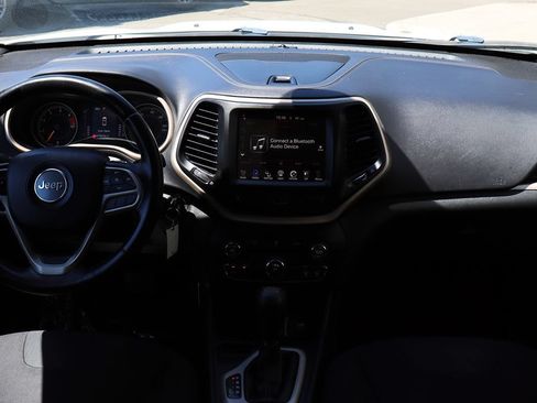 Used 2017 Jeep Cherokee Latitude FWD image 32
