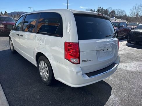 Certified 2019 Dodge Grand Caravan SE image 4
