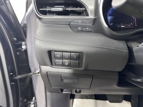 Used 2023 Toyota Highlander Platinum image 25