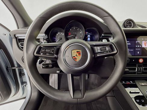 Certified 2025 Porsche Macan AWD/4WD image 15