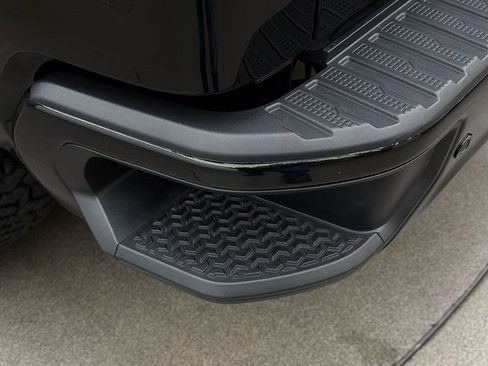 Used 2025 GMC Sierra 1500 AT4X image 19
