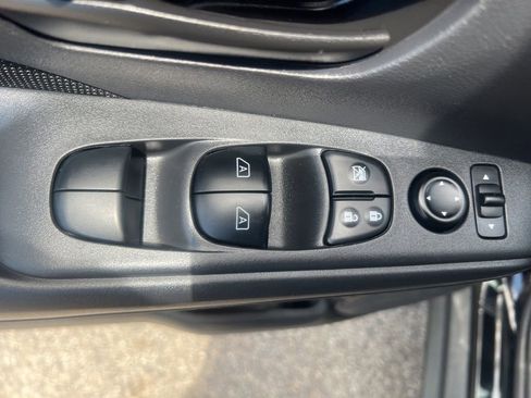 Used 2022 Nissan Kicks S FWD image 48