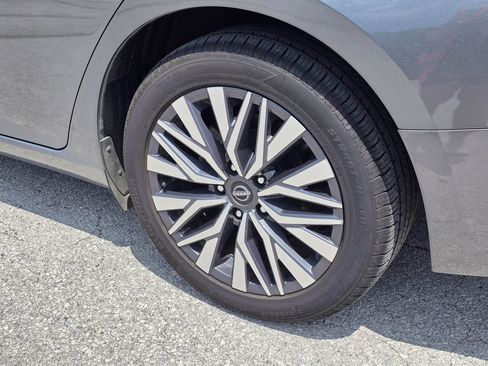 Used 2023 Nissan Altima 2.5 SV FWD image 7