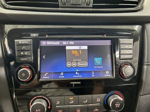 Used 2018 Nissan Rogue S AWD/4WD image 14