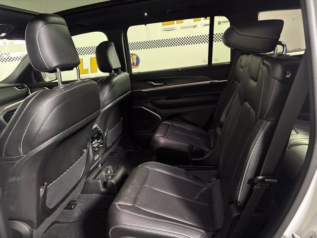 Used 2024 Jeep Grand Cherokee L Limited w/ Luxury Tech Group II AWD/4WD image 12