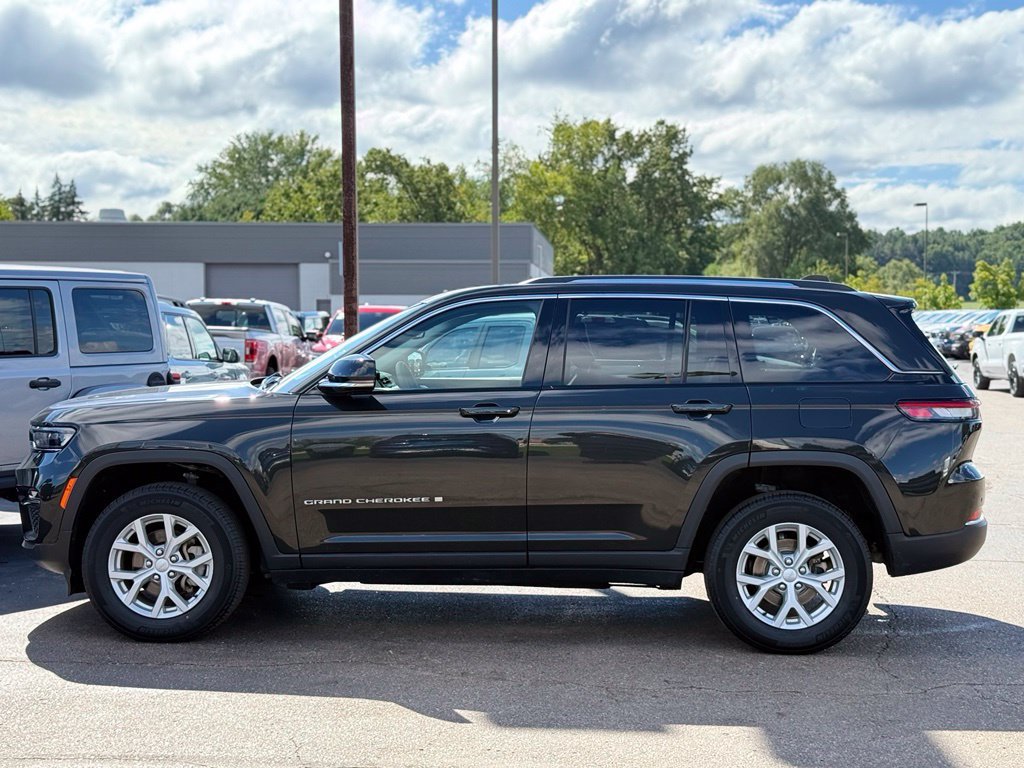 Used 2023 Jeep Grand Cherokee Limited AWD/4WD image 38