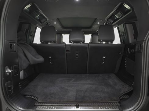 Used 2025 Land Rover Defender 110 image 18