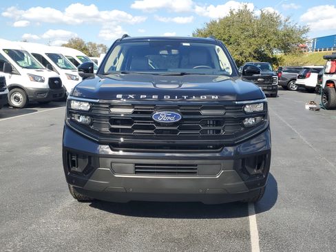 Certified 2025 Ford Expedition Active image 2