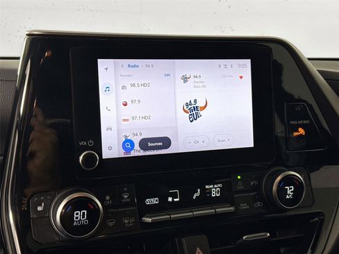 Certified 2024 Toyota Highlander XLE image 24