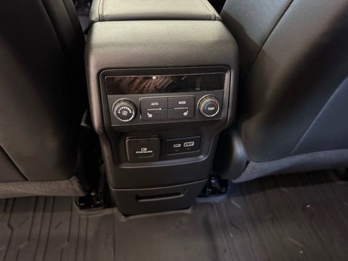 Used 2023 GMC Acadia AT4 w/ Technology Package image 15