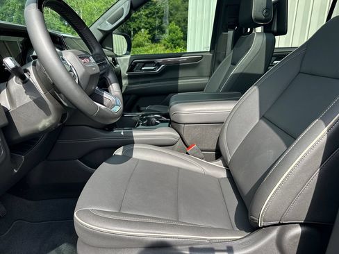 Used 2025 GMC Yukon Elevation w/ Elevation Premium Package RWD image 10