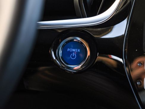 Used 2021 Toyota Prius Prime XLE image 19