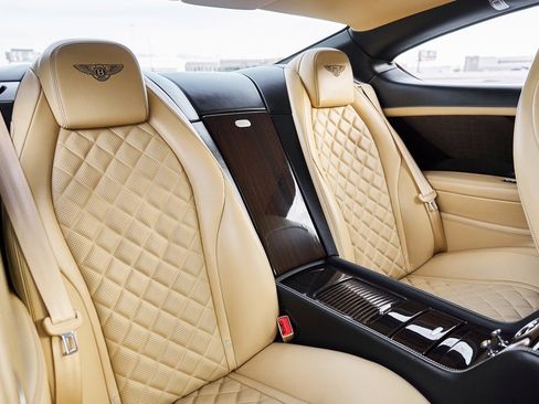 Used 2016 Bentley Continental GT image 36
