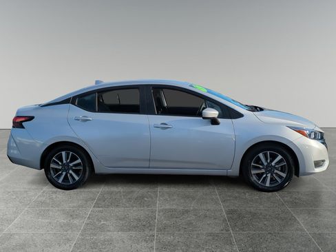 Used 2023 Nissan Versa SV image 6