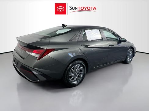 Used 2024 Hyundai Elantra SEL FWD image 4