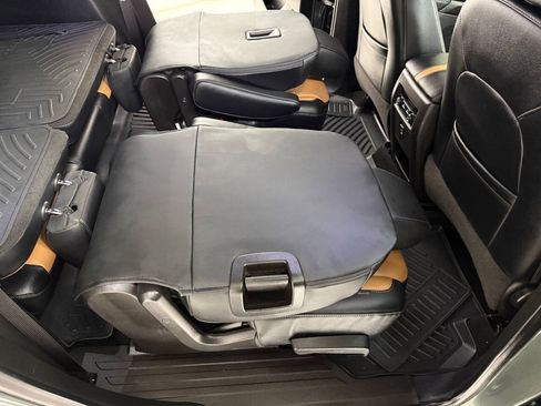 Used 2022 Chevrolet Traverse LT FWD image 83