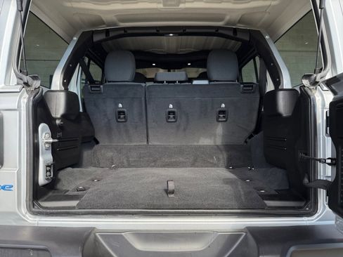 Used 2024 Jeep Wrangler Sahara image 21