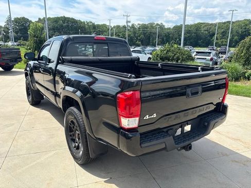 Used 2017 Toyota Tacoma SR5 w/ Tow Package AWD/4WD image 5