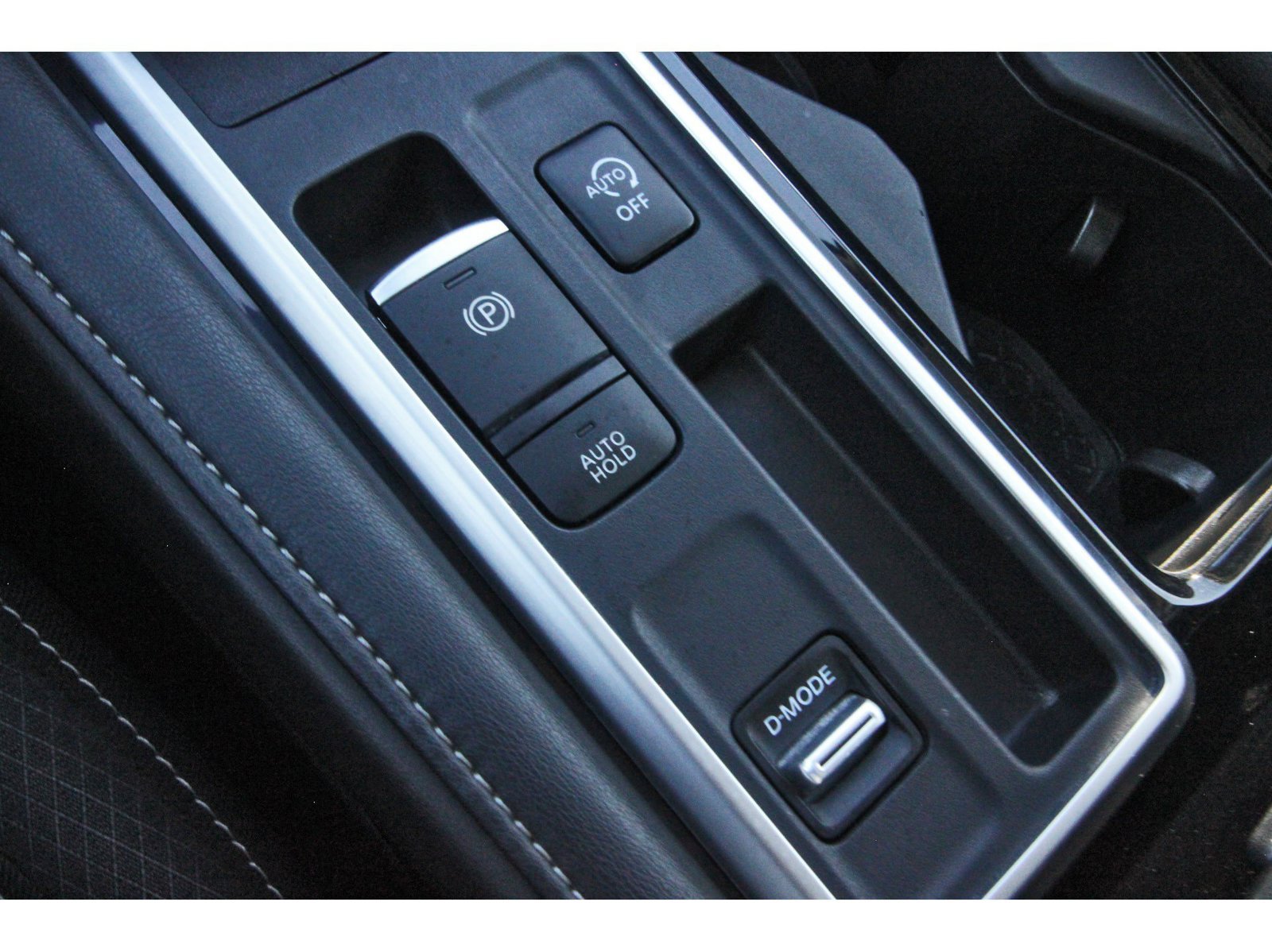 Certified 2025 Nissan Pathfinder SV FWD image 28