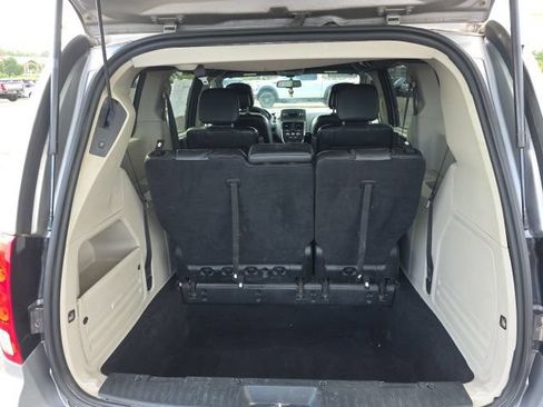 Used 2017 Dodge Grand Caravan SXT FWD image 12
