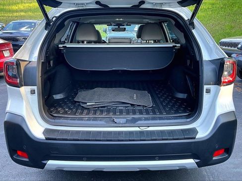 Used 2023 Subaru Outback Limited AWD/4WD image 7