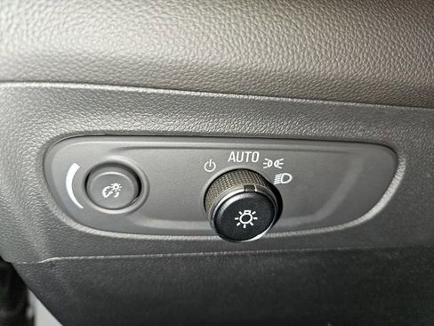 Used 2023 Buick Envision Essence image 31