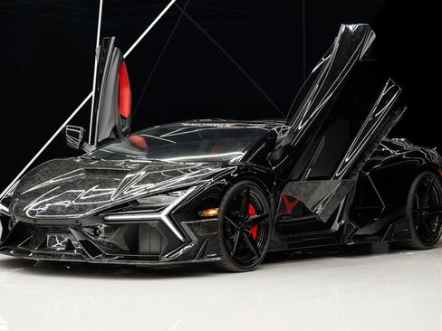 Used 2024 Lamborghini Revuelto image 11