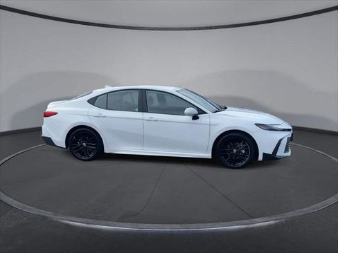 Certified 2025 Toyota Camry SE image 2