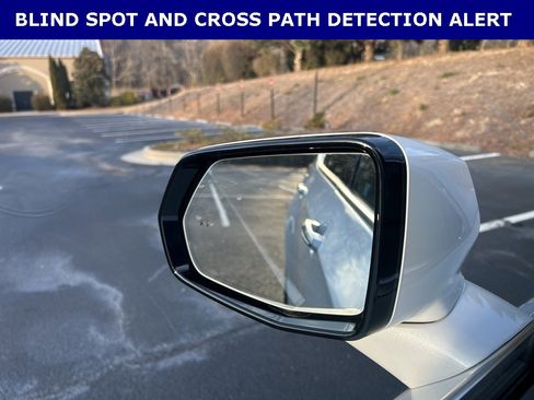 Used 2025 Cadillac XT6 Luxury image 6