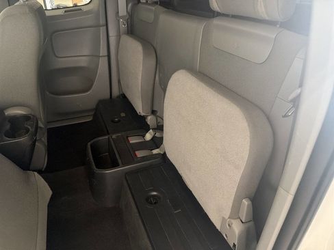 Used 2015 Toyota Tacoma PreRunner w/ SR5 Package RWD image 6