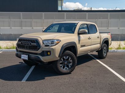 Used 2017 Toyota Tacoma TRD Off-Road w/ Tow Package (A/T)