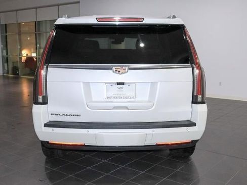 Used 2020 Cadillac Escalade Premium Luxury image 3