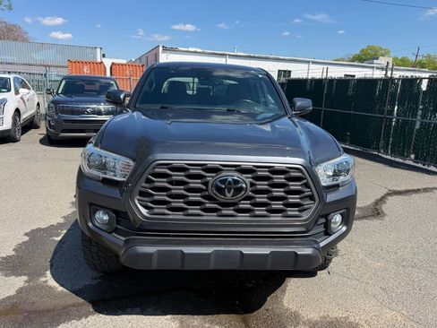 Used 2021 Toyota Tacoma TRD Off-Road w/ Technology Package AWD/4WD image 3