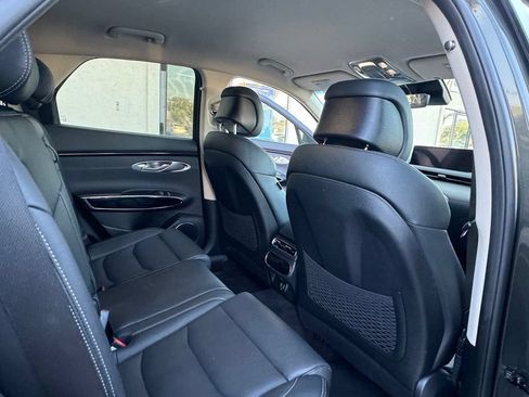 Used 2025 Genesis GV70 2.5T AWD/4WD image 18
