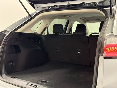 New 2024 Ford Edge SE image 8