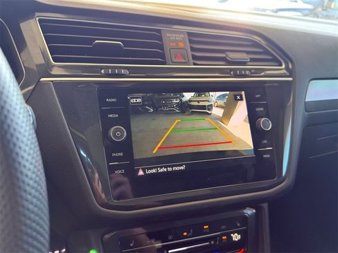 Used 2024 Volkswagen Tiguan SE R-Line image 17