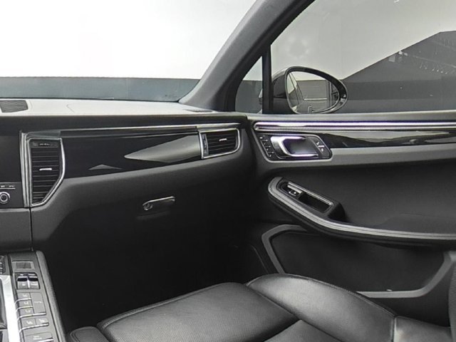 Used 2018 Porsche Macan GTS AWD/4WD image 30