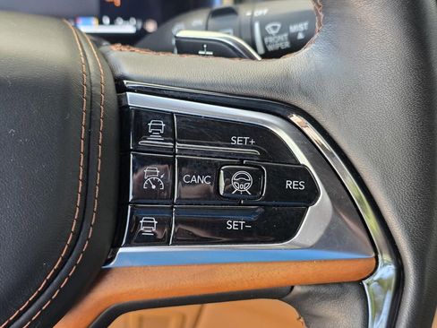 Used 2024 Jeep Grand Cherokee L Summit AWD/4WD image 47